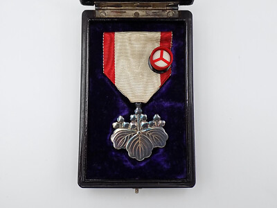 旭日章 / 憂国 ORDER OF THE RISING SUN Original Imperial Japanese Order of the Rising Sun 8th Class
