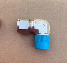 Swagelok Stainless Steel Elbow Connector, 1/2" Tube x 1/2" MNPT  SS-810-2-8 New