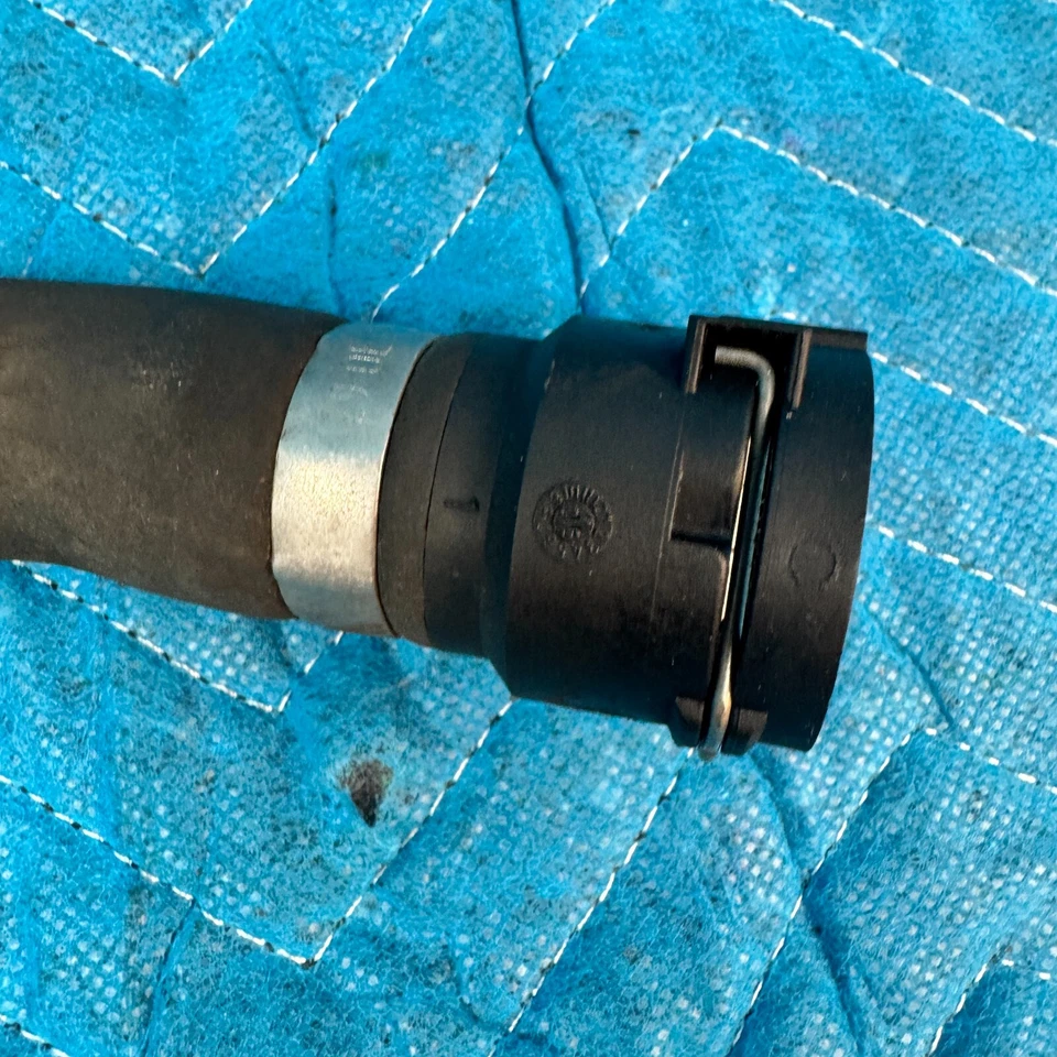 Manguera de refrigerante OEM BMW 330i E90 06-11 Foto 4 de 4