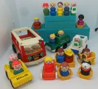 VTG LOT OF FISHER PRICE LITTLE PEOPLE AND ACCESSORIES