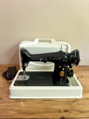 1932 Singer Model 15 Sewing Machine Vintage Black Gold