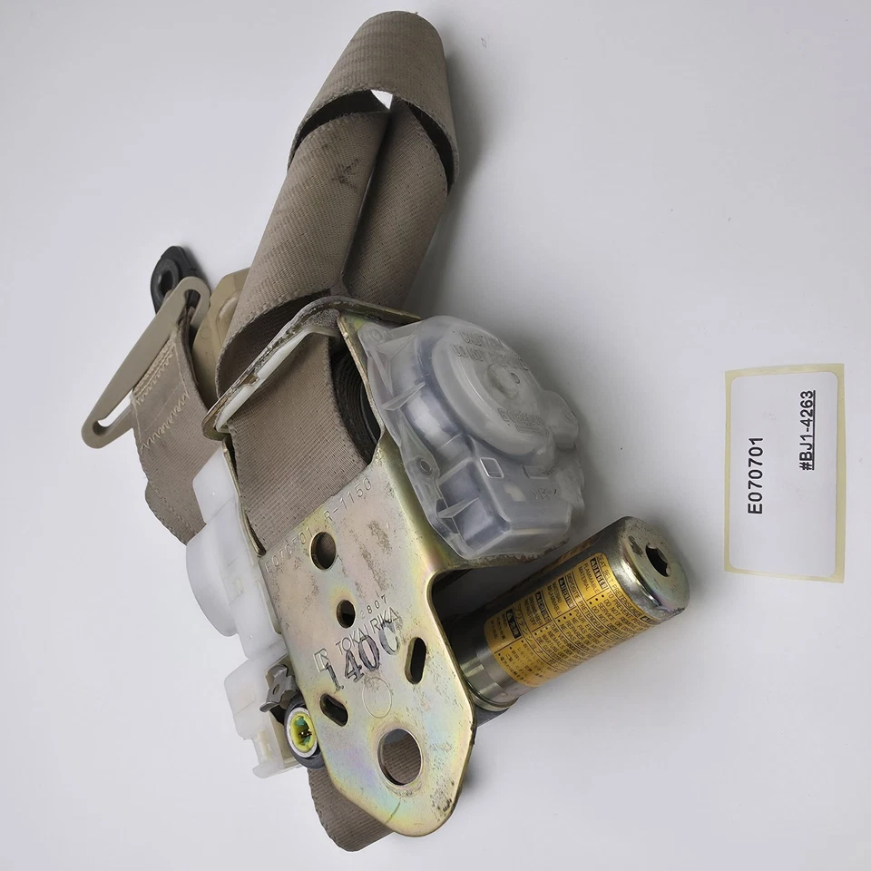 Lexus GS430 2005 montaje del cinturón de seguridad lado derecho E070701 Foto 3 de 4