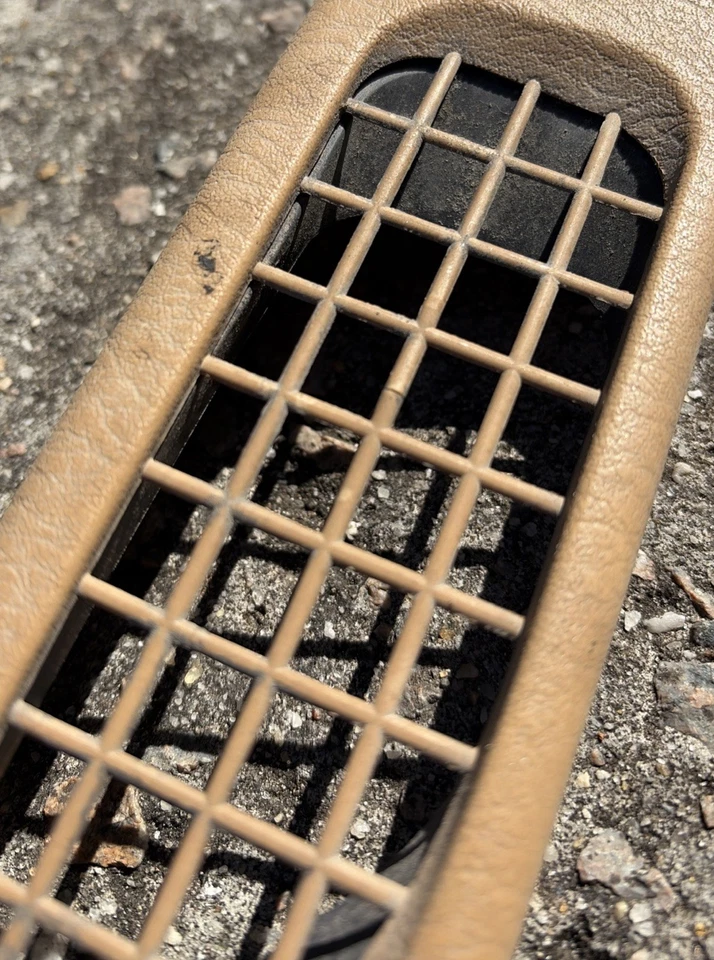 97-06 Jeep Wrangler TJ Dash Cowl Vent Trim Bezel Defrost OEM Saddle Tan Foto 4 de 4