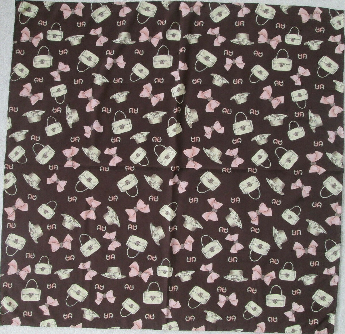 Foulard En Soie Vintage Etienne Aigner 56x56 Cm - Couleur Vert Militaire/orange, Occasion