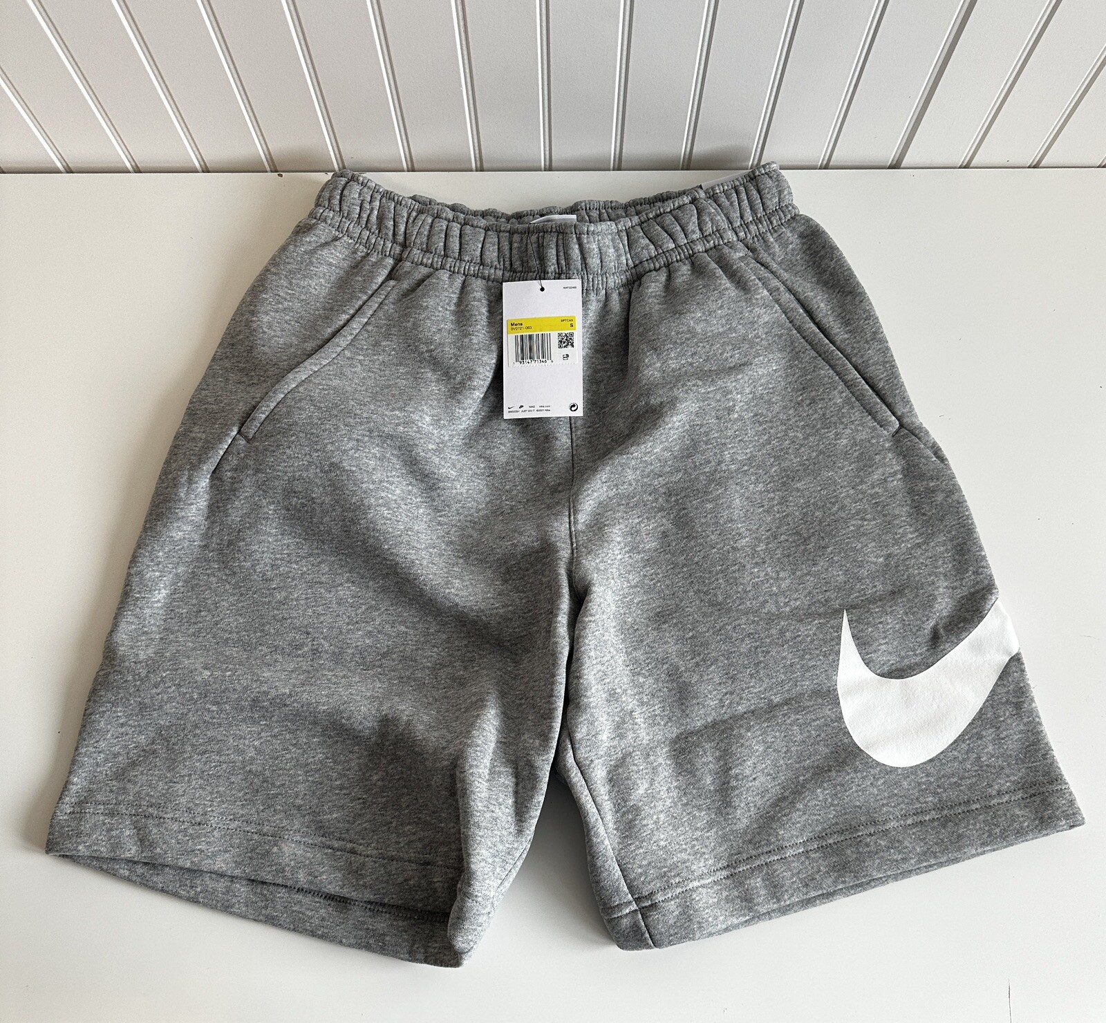 Nike Men's Sportswear Club Fleece Graphic Shorts BV2721-063 Gray Size Small