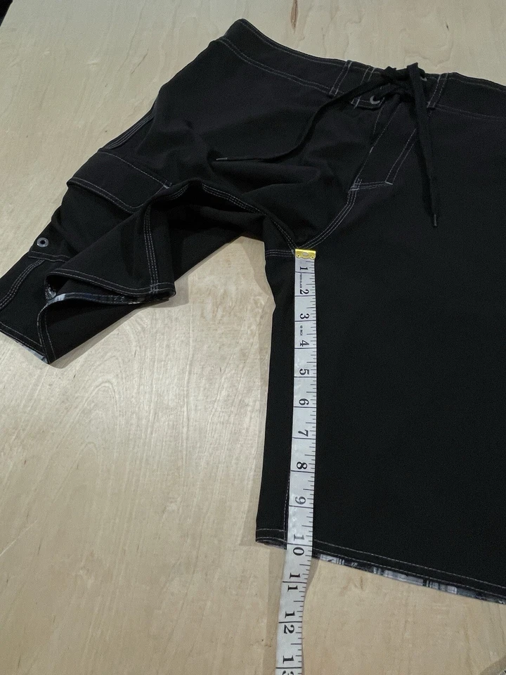 Pantalones cortos de natación Burnside Board Cargo Pocket negros para hombre talla 38 Foto 4 de 4