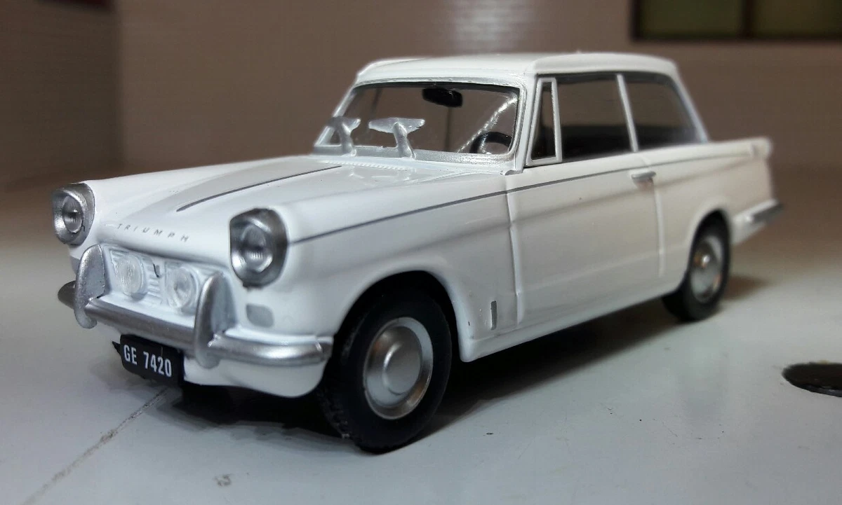 WhiteBox 1:43 Triumph Herald Année De Construction 1959 Bleu Clair Blanc Wb119