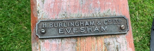 ANTIQUE GARDEN SEED DRILL H. BURLINGHAM EVESHAM WOODEN BOX AND METAL WHEELS VGC - Picture 2 of 8