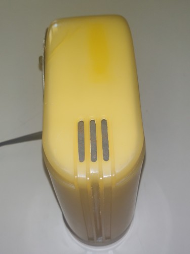 Vintage Westclox MOONBEAM Yellow Bakelite Clock *PARTS/REPAIR ONLY* - Picture 8 of 22