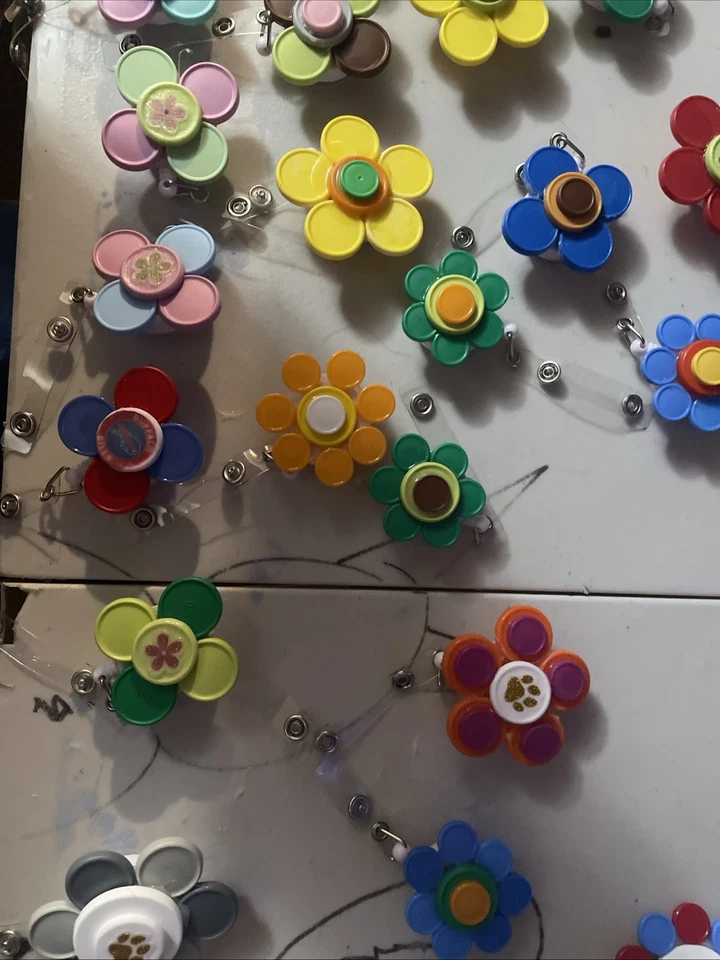 Porta etiquetas con nombre de enfermeras hecho de gorras medicinales. Crearás etiquetas personalizadas Foto 3 de 4