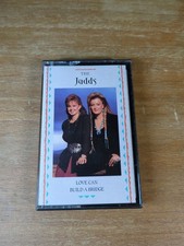 THE JUDDS cassette LOVE CAN BUILD A BRIDGE