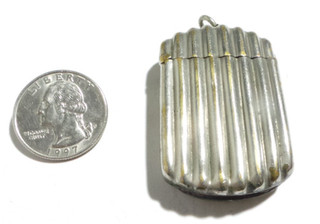 VINTAGE MATCH SAFE VESTA CASE 51.9 X 32.3 X 11.8 MM – 24.8 G MAEKED : THE BEACON