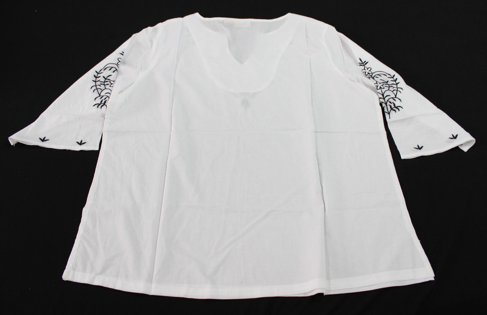 Collections Etc. Women's Tonal Embroidered V-Neck Tunic AC2 White Size 2XL NWT 