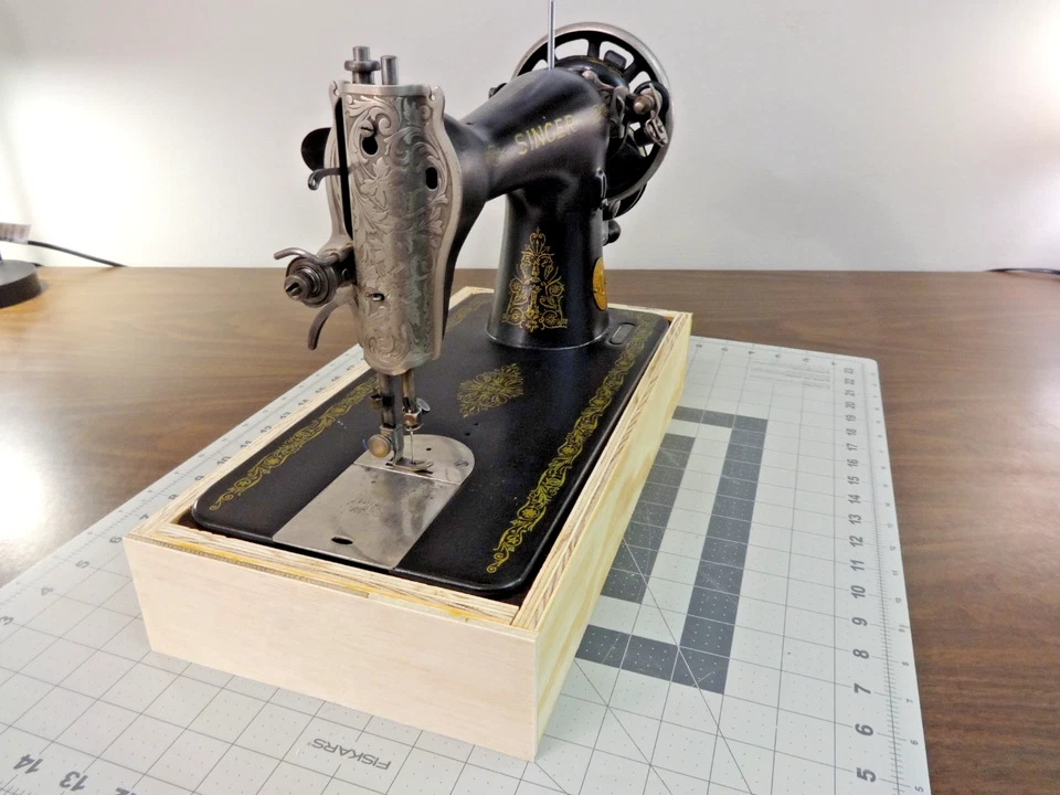 SERVICIADO - 1916 CANTANTE 15 máquina de coser manivela - cuero, mezclilla Foto 4 de 4