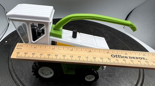 Vintage New Ray 1999 EM 399 Harvester Toy Farm Vehicle 6", and Milk Tank - Picture 13 of 21