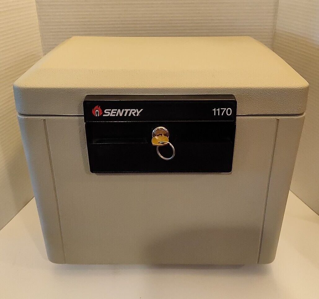 Sentry 1170 Fireproof Safe With Set Of Keys- Large (Gray) *EXCELLENT CONDITION* Sentry 1170 Fireproof Safe With Set Of Keys- Large (Gray) *EXCELLENT CONDITION*