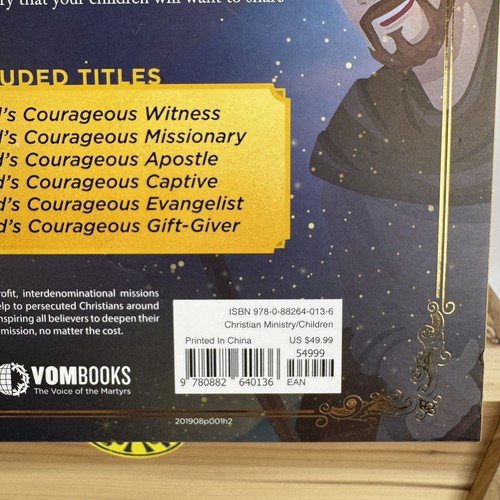 The Courageous Series Box Set of 6 Books Vombooks Christian Biblical Childrens - Foto 3 di 7