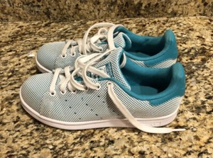 teal colored tennis shoes