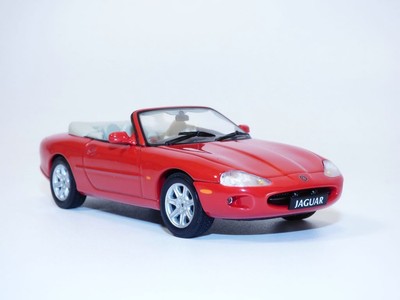 JAGUAR XK8 Coupé Rouge ( X100 ) - AUTOart - 1/43 EUR 34,90 - FR