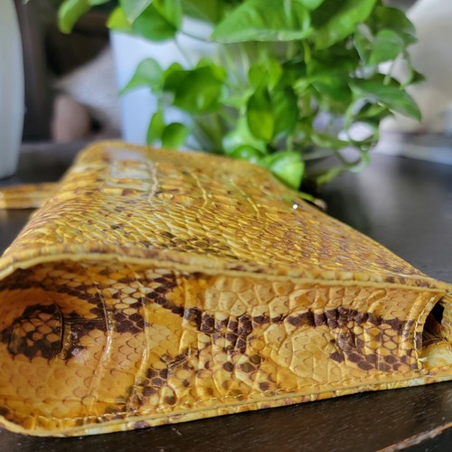 NWT Authentic Brahmin Daisy Wristlet Asstd Yellow GoldColor W Brown Speckles 💛 - Picture 7 of 7
