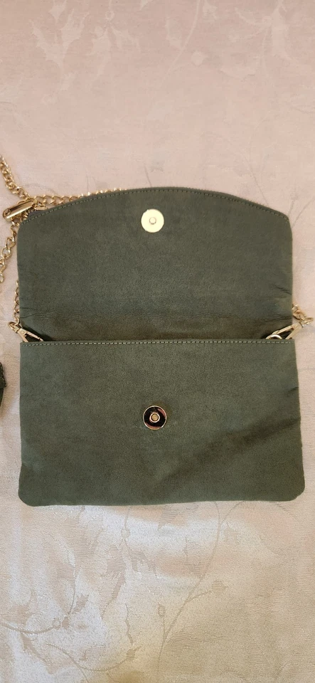 CHARLING CHARLIE Bandolera de Gamuza Verde con Detalle de Hoja de Cuentas de Vidrio Foto 3 de 4