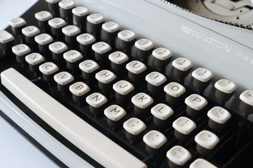 Remington Sperry Rand Portable Typewriter - Excellent Working Condition! - Picture 18 of 20