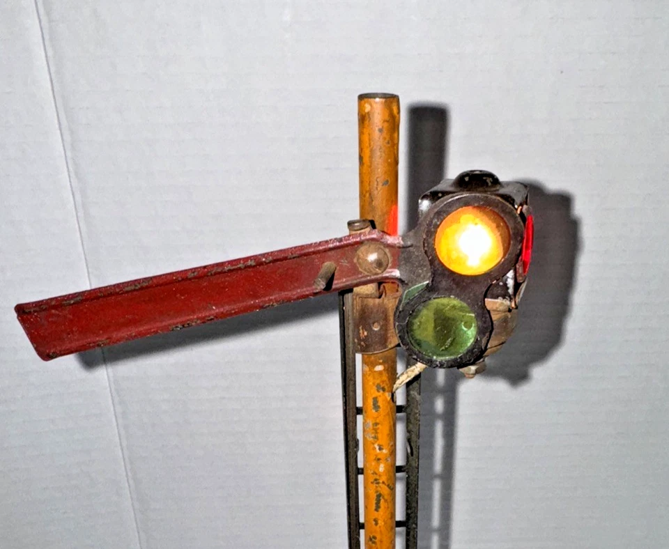 LIONEL PREWAR STANDARD/O-GAUGE MANUAL SINGLE ONE ARM SEMAPHORE - Image 4 of 4