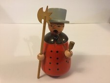 Brûleur d'encens fumeur en bois ~ homme avec hache et clés ~ véritable ERZEGEBIRGE Holzkunst