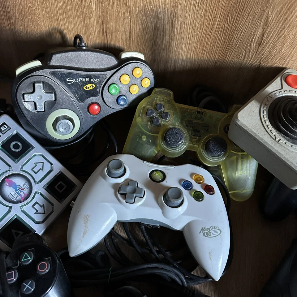 13 X Joblot Of Untested Spares Controller Pads N64 PS2 PS1 XBOX & More - Image 4 of 4