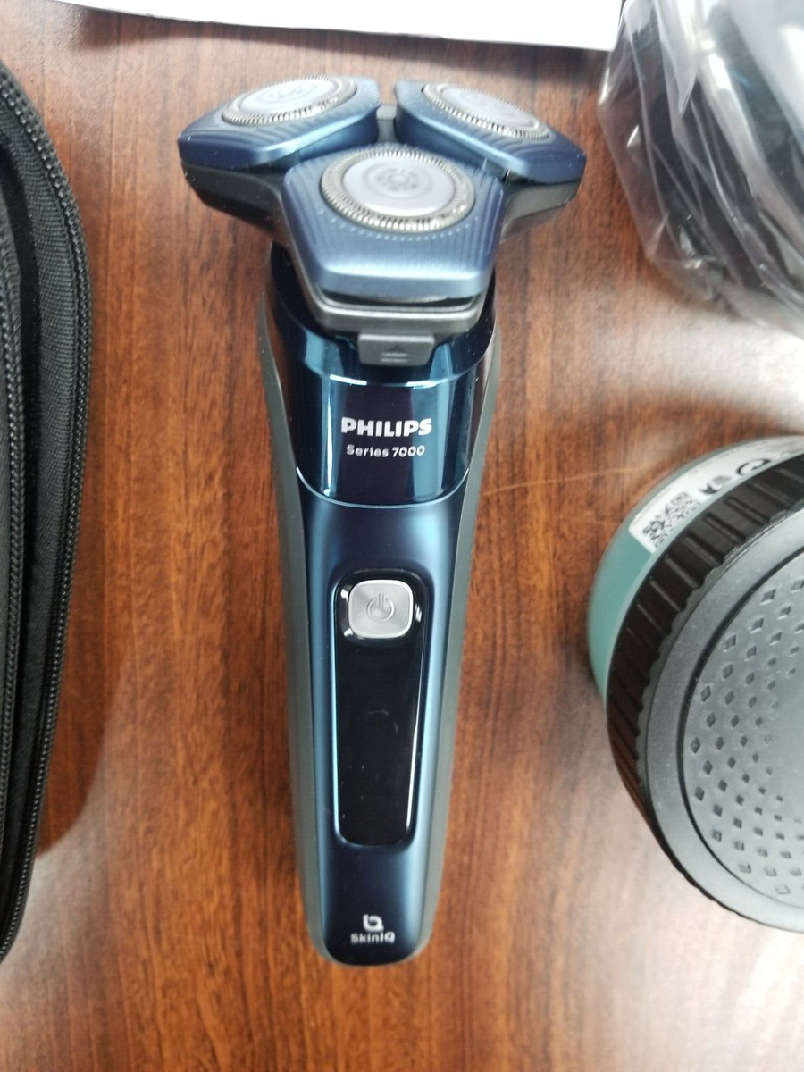 Philips Series 7000 Electric Cordless Shaver for Men S7786/50 Wet