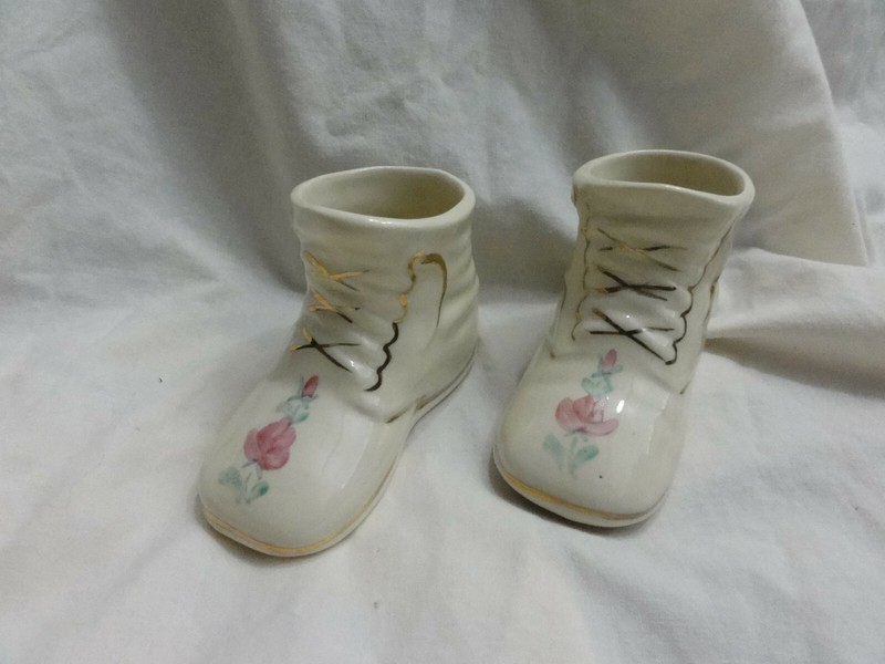 Vintage Ceramic Baby Shoes Pink Flower Planters Pair 11504