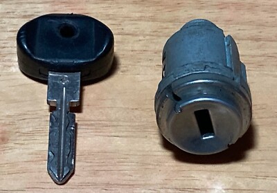 Mercedes-Benz MB 126 Ignition Lock 1264620379 1264600604 190 D  