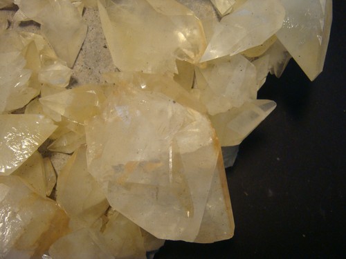 Calcite Crystals on Matrix Mineral Specimen Elmwood Tennessee 2901 gram Cluster - Foto 6 di 12