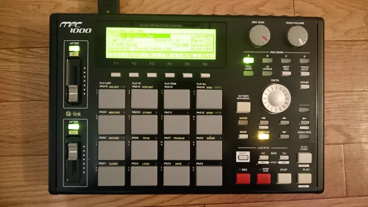 Akai Professional Sampling machine MPC 1000 BK-N Japan