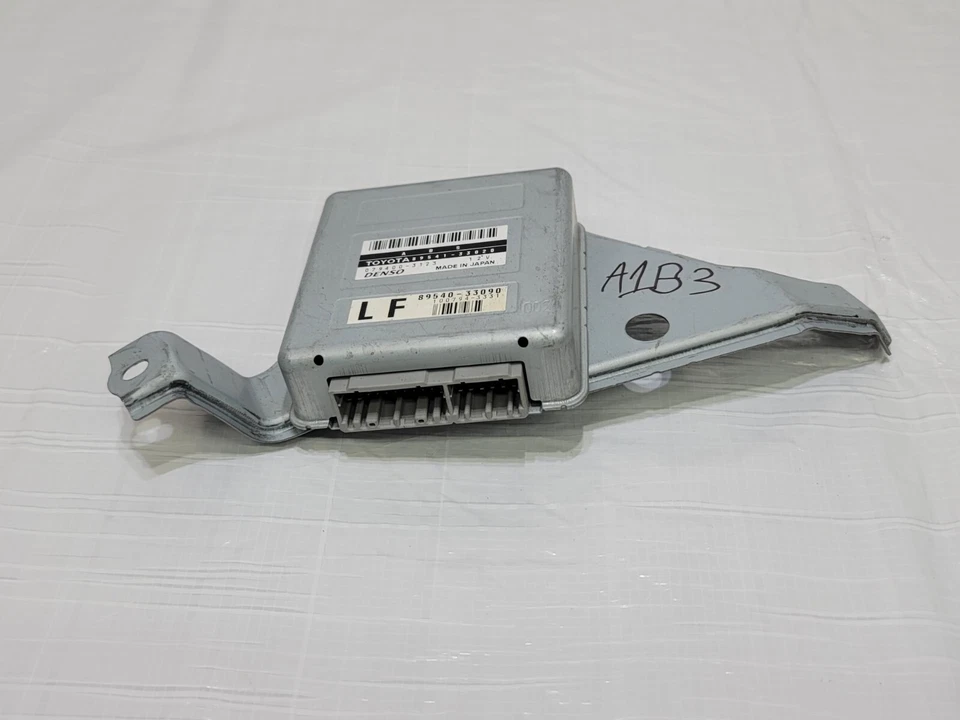 Módulo de control de chasis ABS Toyota Camry 1997-1999 OEM 89540-33090 Foto 2 de 4