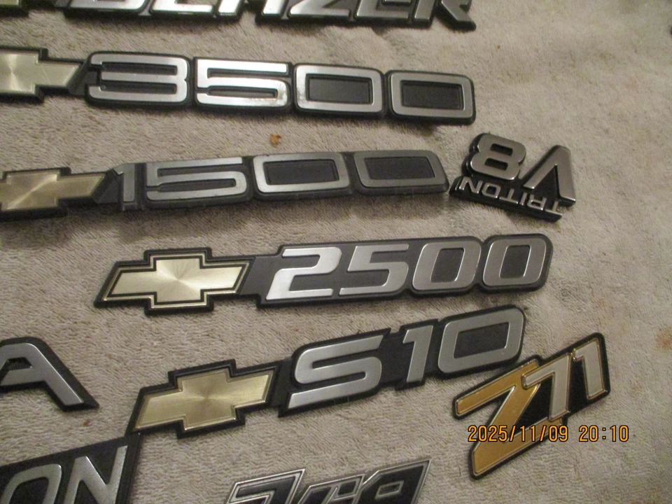 USED FORD TRUCKS,  CHEVROLET TRUCKS EMBLEM LOT - Image 3 of 4