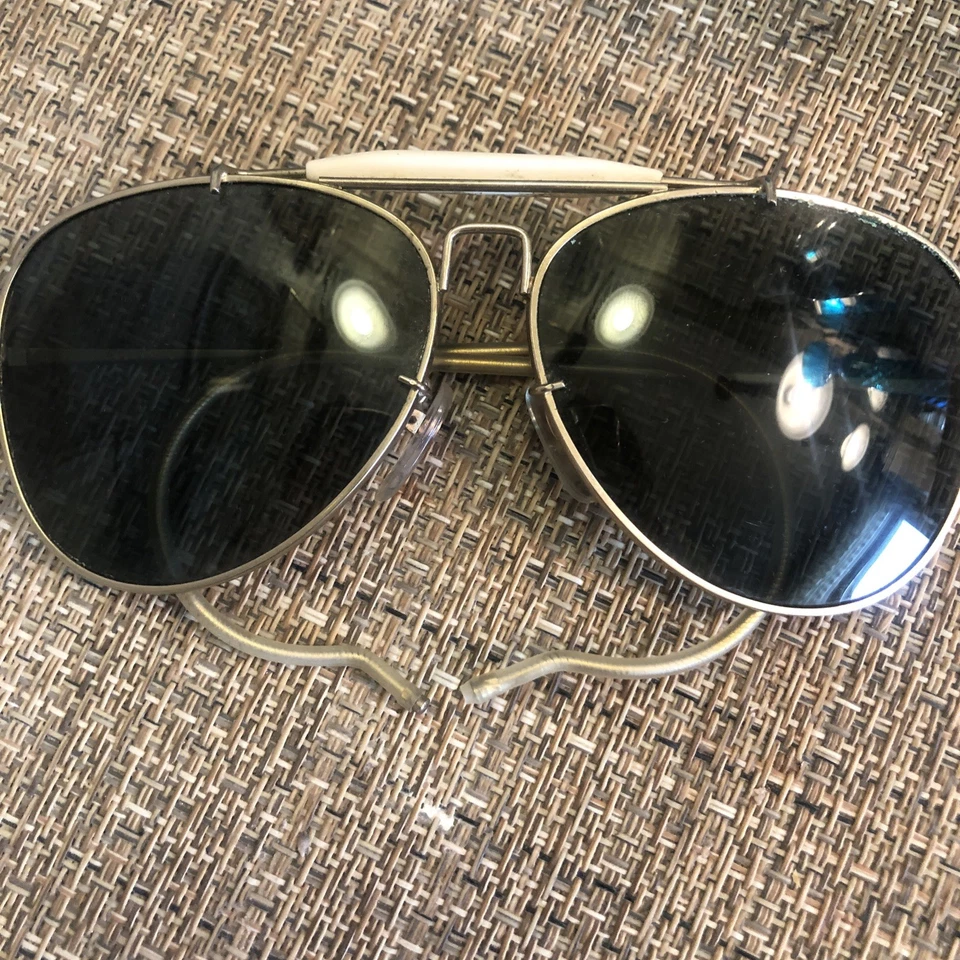 Gafas de sol vintage FishMaster Aviator doradas con estuche Foto 3 de 4