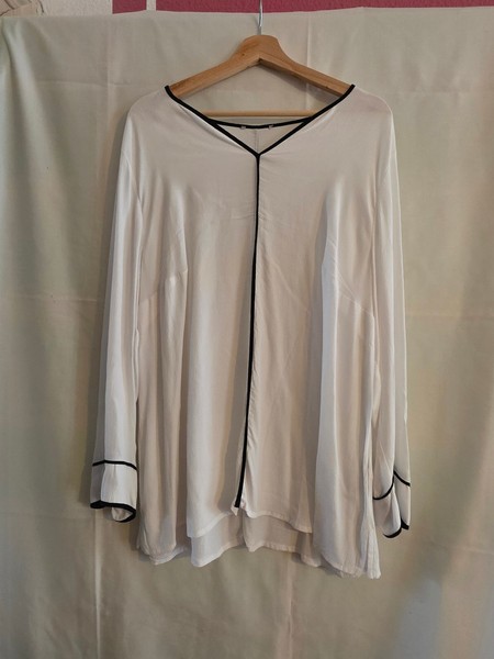 Ulla Popken Bluse weiss mit schwarzen Details Langarm – Grösse 48
