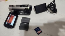 Canon VIXIA HF R100 High-Definition Camcorder, 3 batteries 16gb sd card, charger