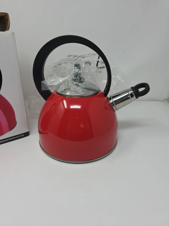 Свистящий чайник OGGI с бакелитовой ручкой из нержавеющей стали 1,9 литра/64 унции красный б/у один раз - Изображение 4 из 4