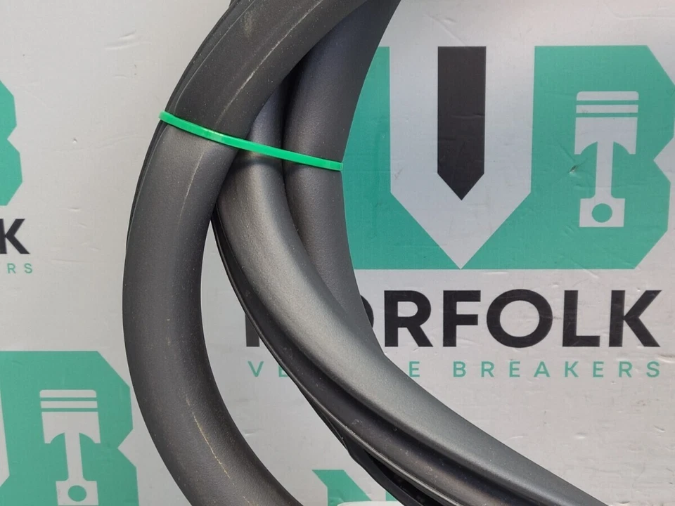 2018 Peugeot 3008 P84 Door Seal Rear Left 9811538180 - Image 4 of 4