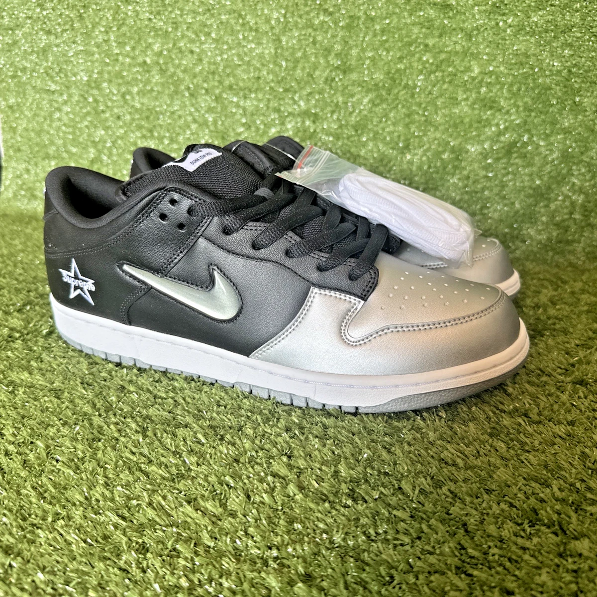 Nike x supreme SB Dunk Low Pro シルバー/ブラック Preços baixos em Nike Supreme x Dunk SB QS Low Metallic Silver | eBay