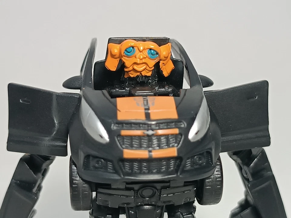 HASBRO TRANSFORMERS 2011 MOVIE DOTM LEGION CLASS MUDFLAP 100% COMPLETE - Image 4 of 4