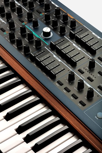 Arturia Polybrute USB MIDI 6-voice 61-Key Polyphonic Analog Morphing Synthesizer - Picture 8 of 12