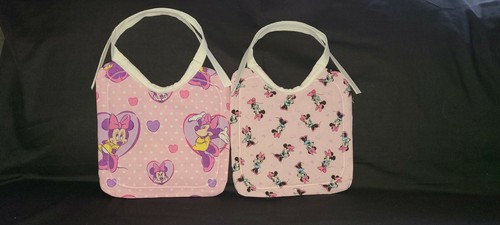 2 NEW HANDMADE LARGE DISNEY'S MINNIE MOUSE BABY/TODDLER BIBS WITH TIES - 第 1/1 張圖片