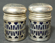 2 alte silberne Streuer Pfeffer + Salzstreuer blaues Glas kein Silber versilbert