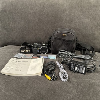 Sony Cyber-shot DSC-V3 7.2MP Zeiss Digital Camera Kit (Shutter button missing)