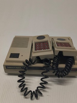 Mattel Electronics Intellivision II Video Game Console 5872/Dual Controllers