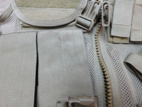 BLACKHAWK TAN OMEGA TACTICAL VEST SIZE 26 W/ CAMELBAK HYDRATION PACK - 第 2/10 張圖片