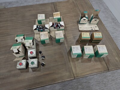 German Kloeckner-Moeller Green/Red Machine Button Lot-12 Button Boxes/More